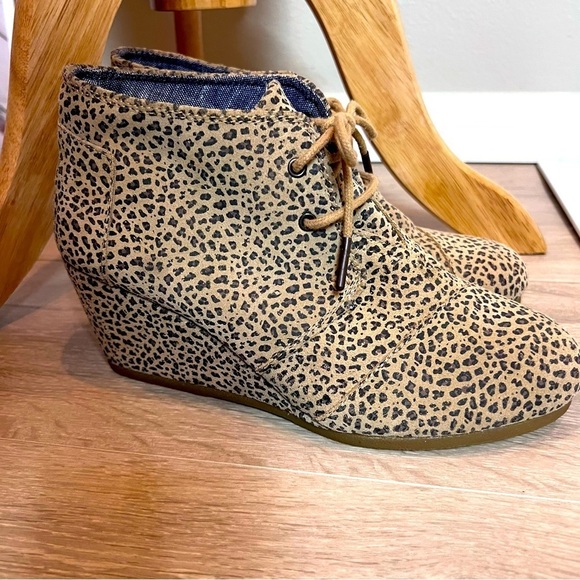 Toms Shoes - Toms Kala Desert Wedge Suede Ankle Booties Cheetah Leopard Print Size 8